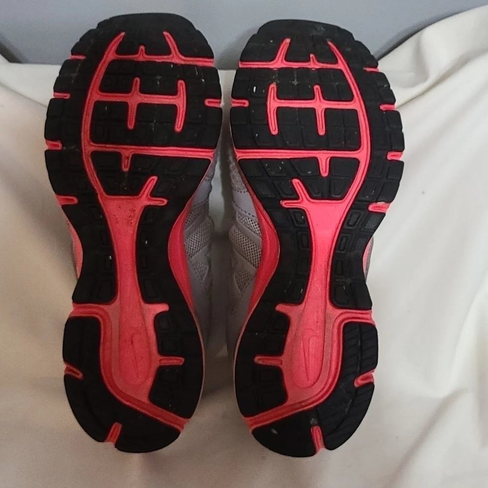 Nike Relentless 2 Women's Athletic Shoes Gray/Coral/White Size 8 EUC‎